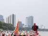 划龙舟有多拼 鼓点一响全员开挂 岭南文化盛宴