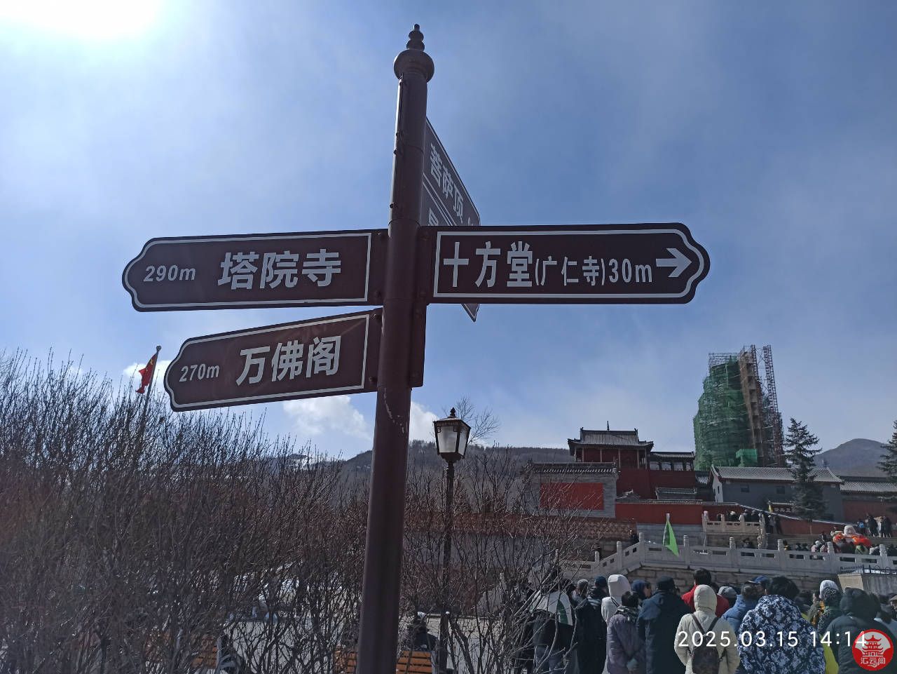 G9m95Q2D82q0SDUt.jpg