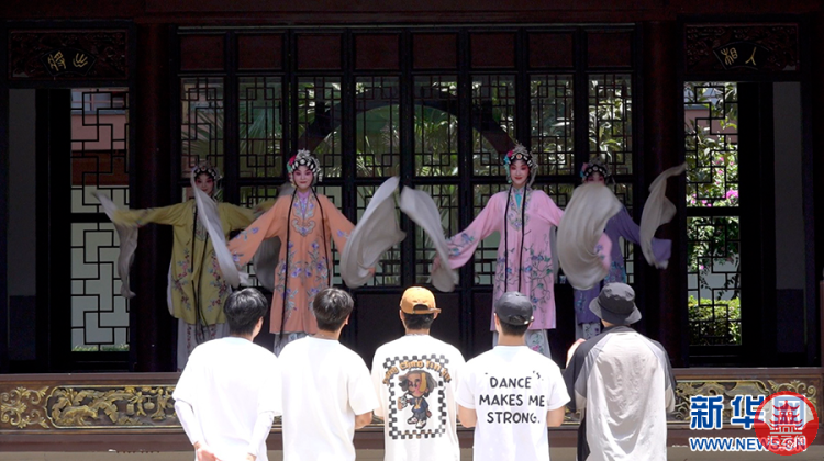 aox33xPixS688IzW.jpg